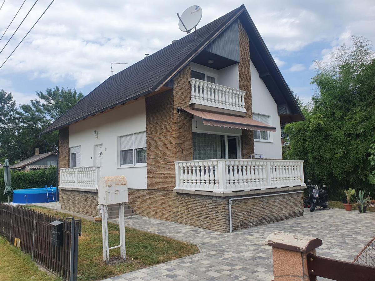Wolf Vendeghaz Villa Balatonkeresztur Bagian luar foto